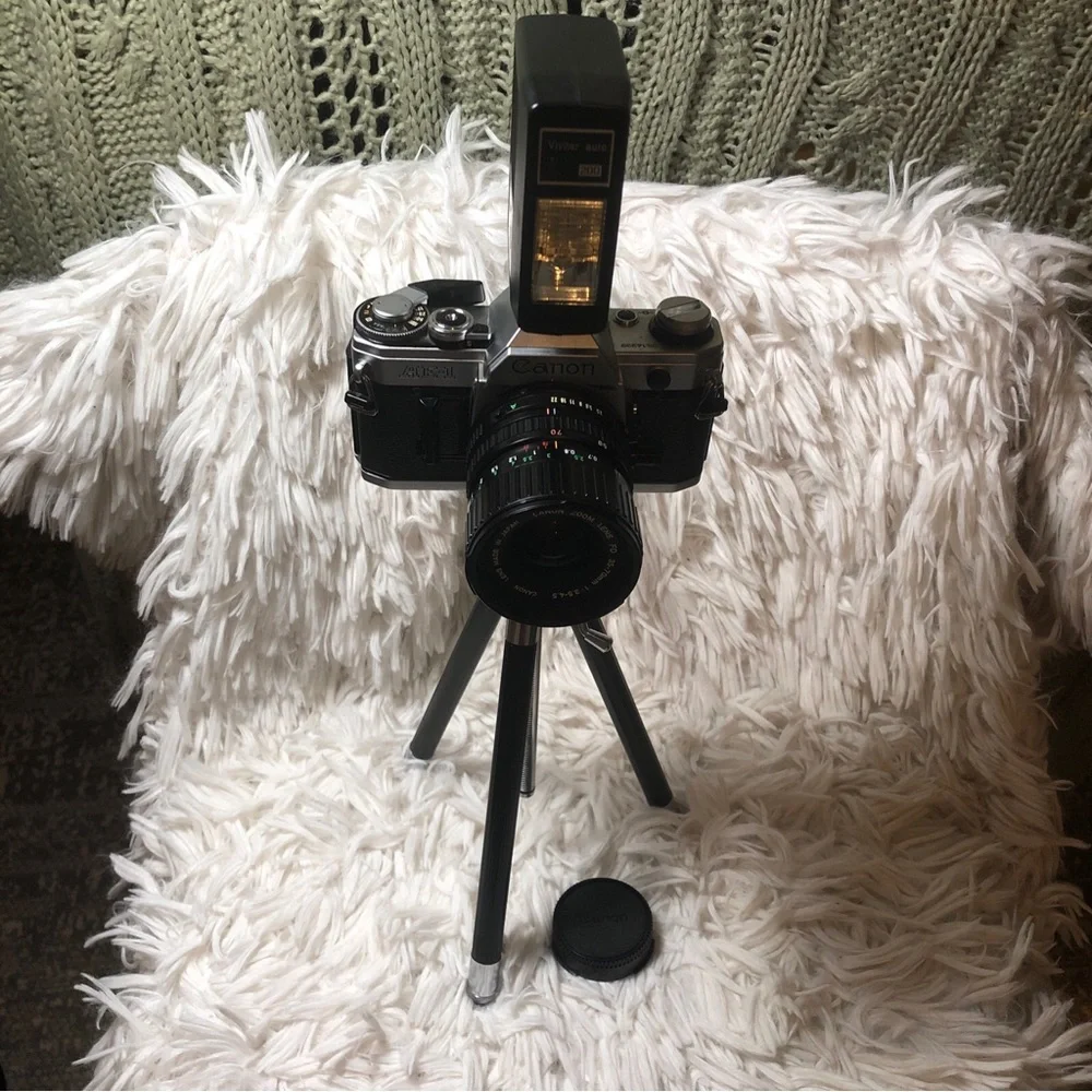 Canon AE-1 Program SLR 35mm Film Camera Body 50mm f1.4 Lens Tripod Vivitar JAPAN